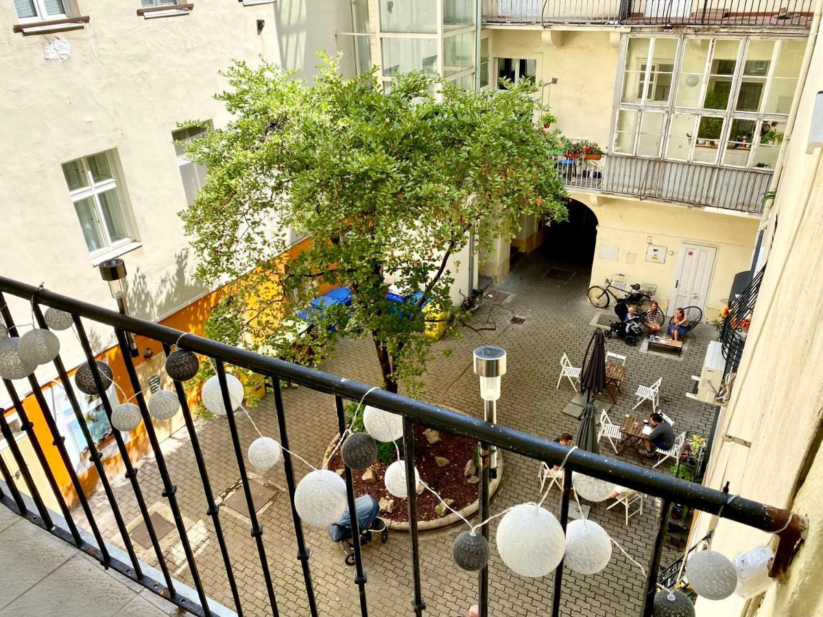 Urban Jungle Apartment Old Town Air Conditioned Bratislava Exterior foto